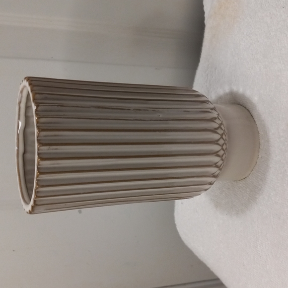Cream Textured Vase 8" - Picture 1 of 7